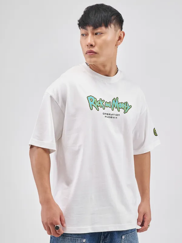 Highlander Men White Rick And Morty Printed Round Neck Oversized Fit T-Shirt