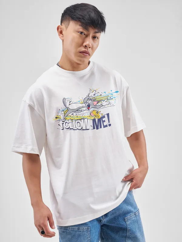 WB By Highlander Men White Tom And Jerry Printed Round Neck Oversized Fit T-Shirt