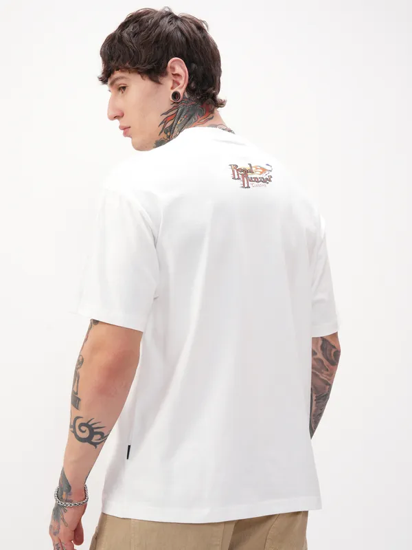 WB By Highlander Men White Looney Tunes Printed Round Neck Oversized Fit T-Shirt