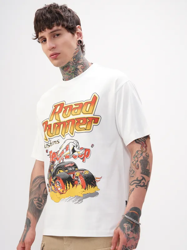 WB By Highlander Men White Looney Tunes Printed Round Neck Oversized Fit T-Shirt