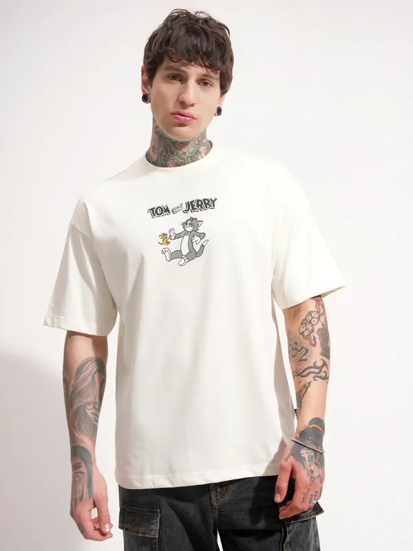 WB By Highlander Men Off White Tom And Jerry Printed Round Neck Oversized Fit T-Shirt
