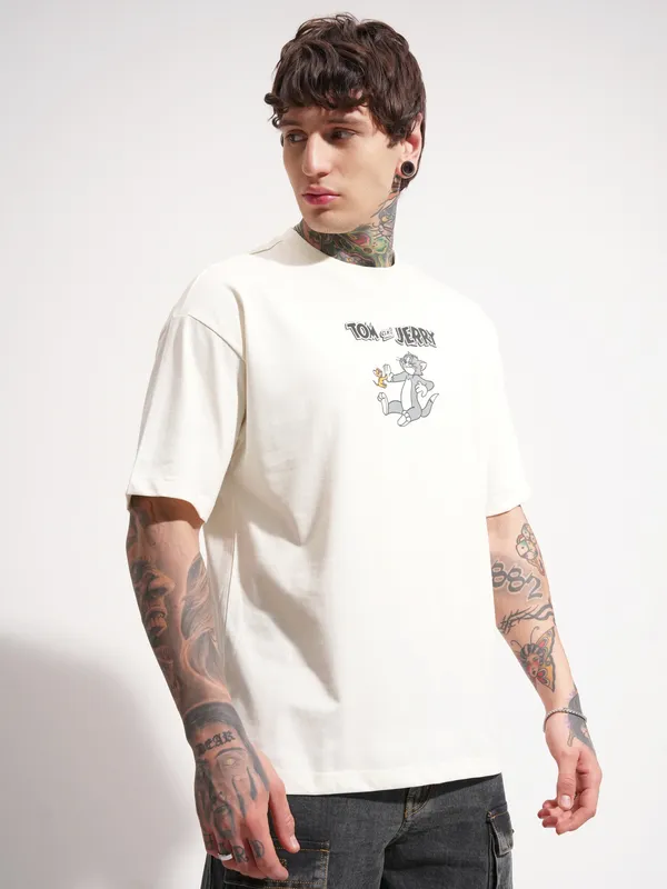 WB By Highlander Men Off White Tom And Jerry Printed Round Neck Oversized Fit T-Shirt