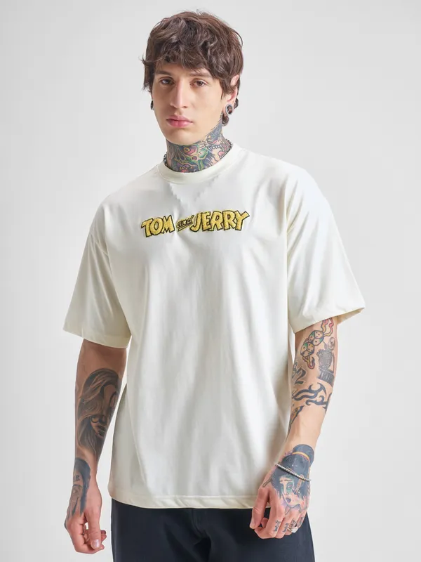 WB By Highlander Men Off White Tom And Jerry Printed Round Neck Oversized Fit T-Shirt