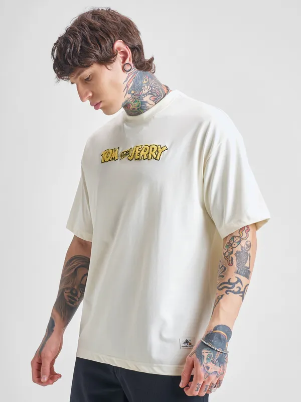 WB By Highlander Men Off White Tom And Jerry Printed Round Neck Oversized Fit T-Shirt