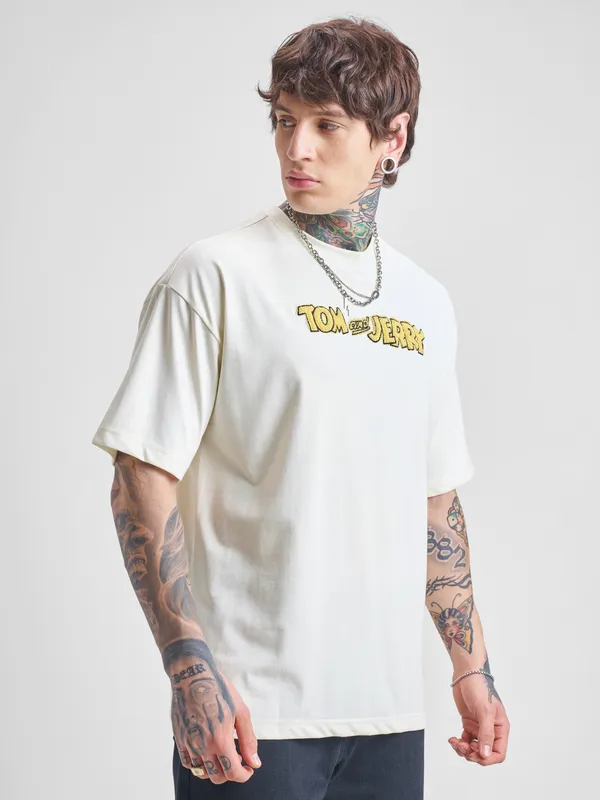 WB By Highlander Men Off White Tom And Jerry Printed Round Neck Oversized Fit T-Shirt