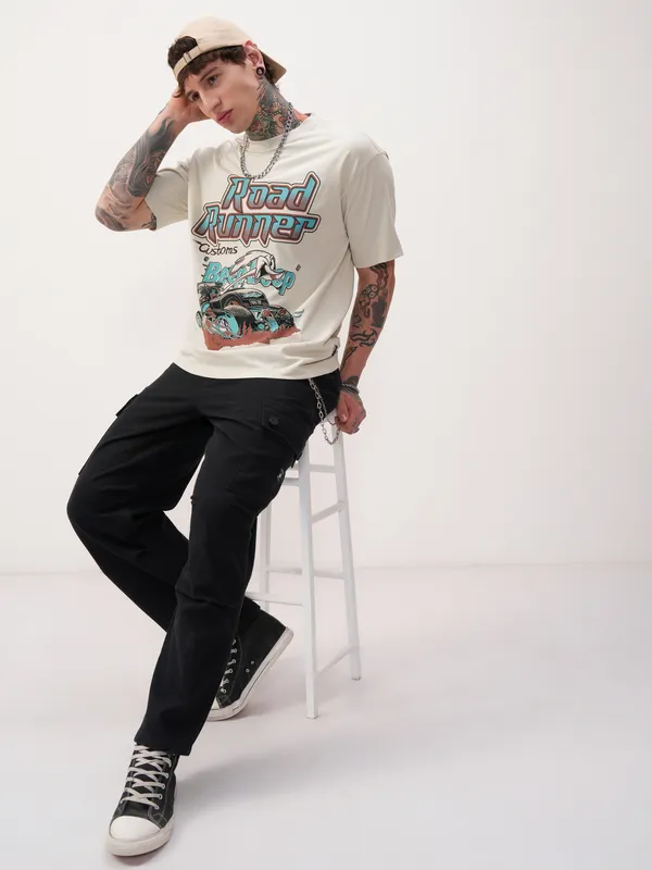 WB By Highlander Men Cream Looney Tunes Printed Round Neck Oversized Fit T-Shirt