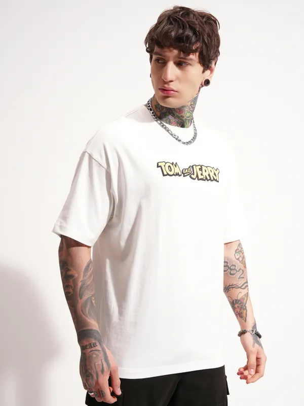 WB By Highlander Men White Tom And Jerry Printed Round Neck Oversized Fit T-Shirt