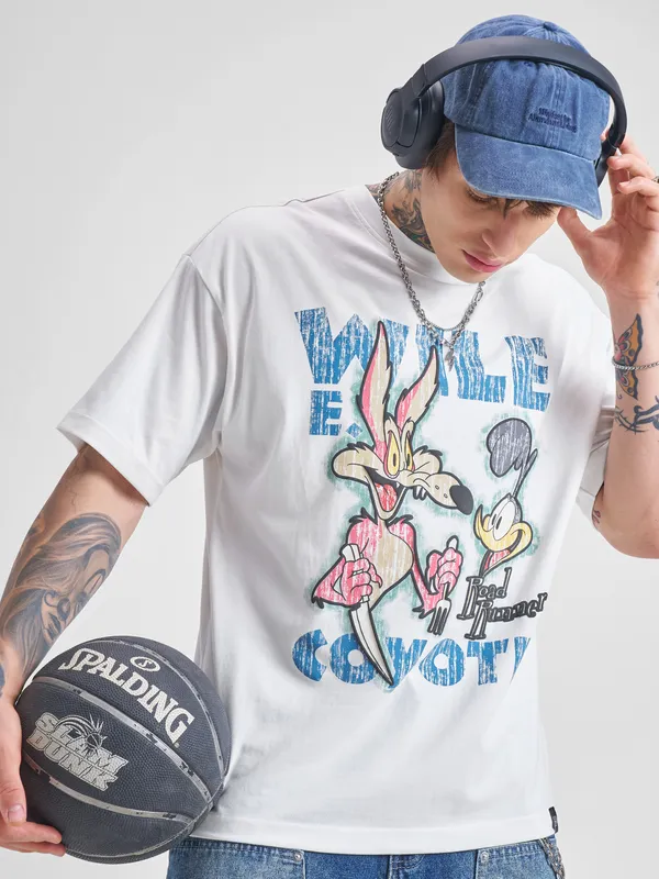 WB By Highlander Men White Looney Tunes Printed Round Neck Oversized Fit T-Shirt
