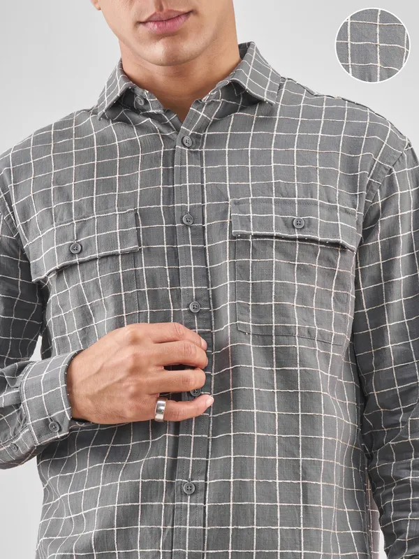 Locomotive Men Grey Checked Relaxed Fit Casual Shirt