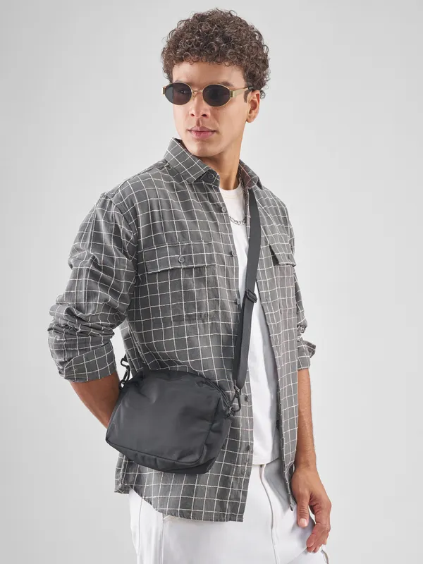 Locomotive Men Grey Checked Relaxed Fit Casual Shirt