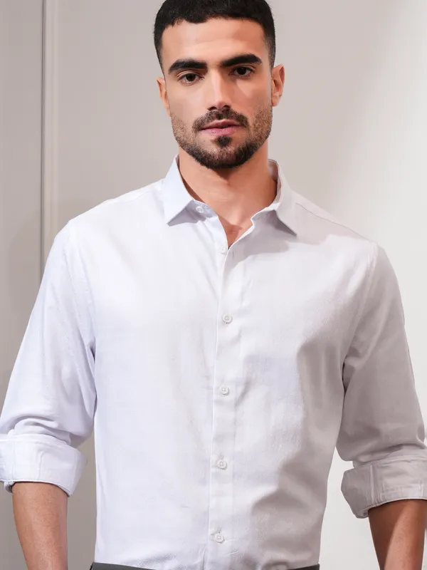 Locomotive Men White Textured Slim Fit Casual Shirt