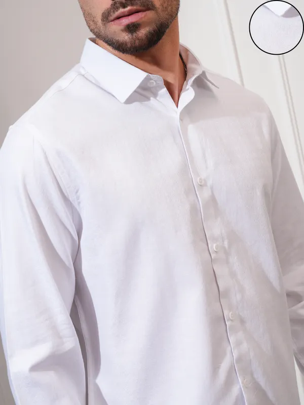 Locomotive Men White Textured Slim Fit Casual Shirt