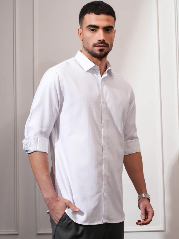Locomotive Men White Textured Slim Fit Casual Shirt
