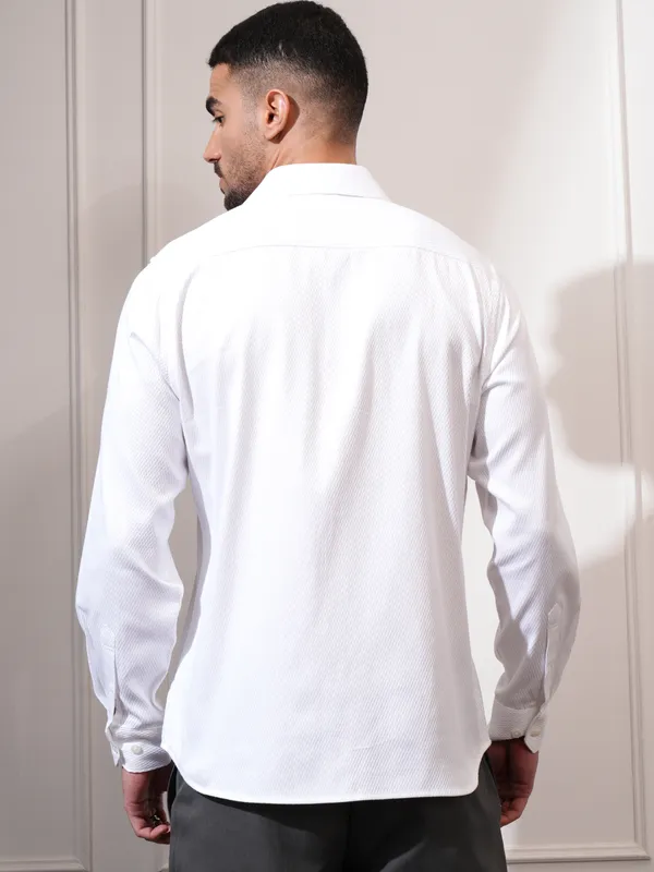 Locomotive Men White Textured Slim Fit Casual Shirt