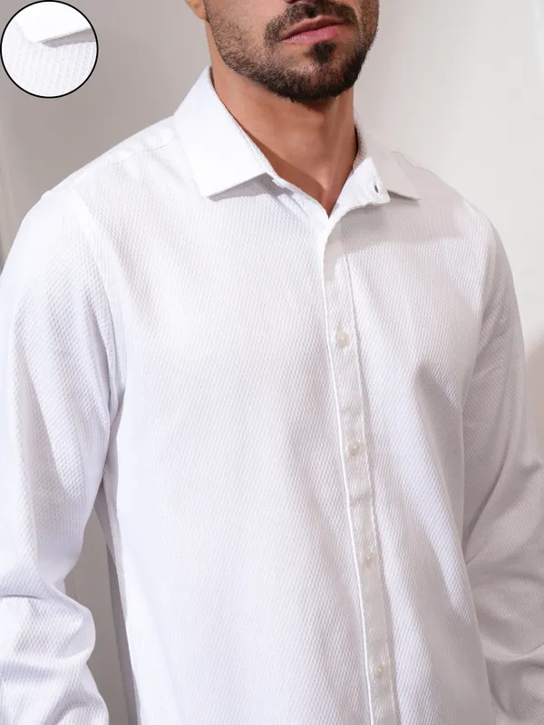 Locomotive Men White Textured Slim Fit Casual Shirt