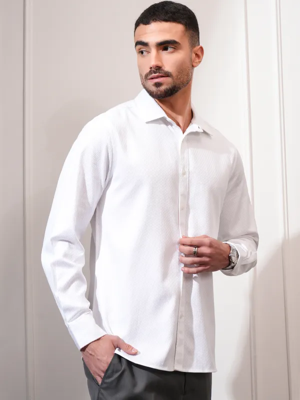 Locomotive Men White Textured Slim Fit Casual Shirt