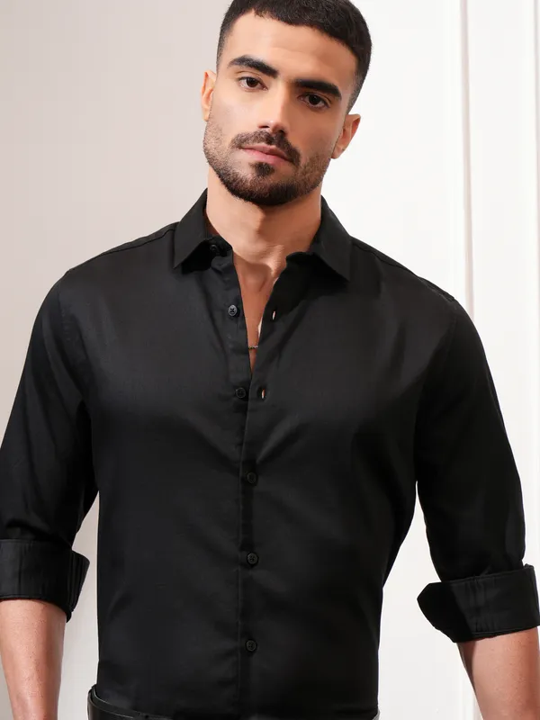 Locomotive Men Black Solid Slim Fit Casual Shirt