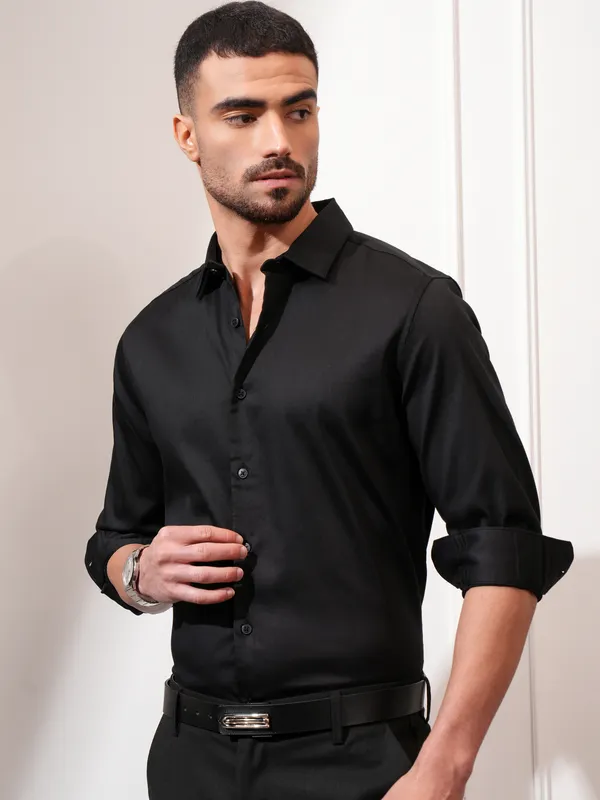 Locomotive Men Black Solid Slim Fit Casual Shirt
