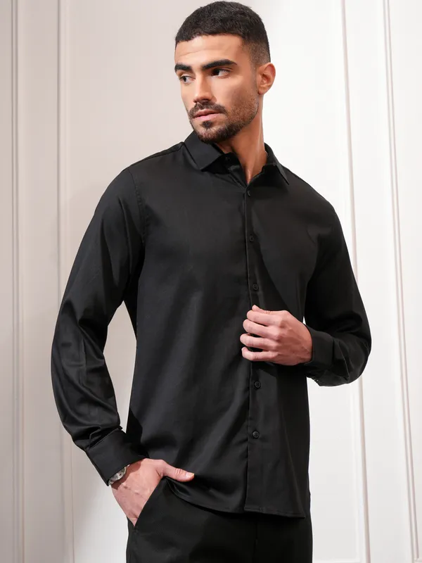 Locomotive Men Black Solid Slim Fit Casual Shirt