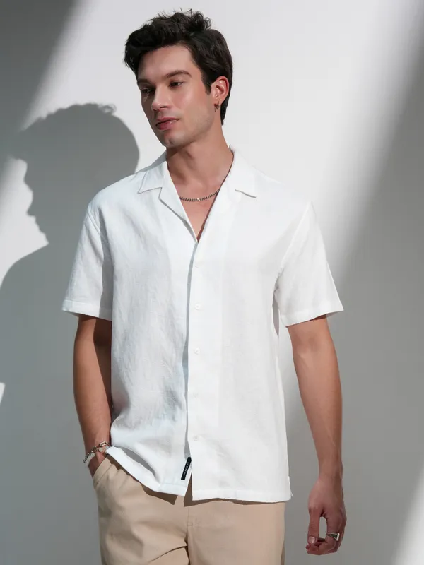 Locomotive Men White Textured Relaxed Fit Casual Shirt
