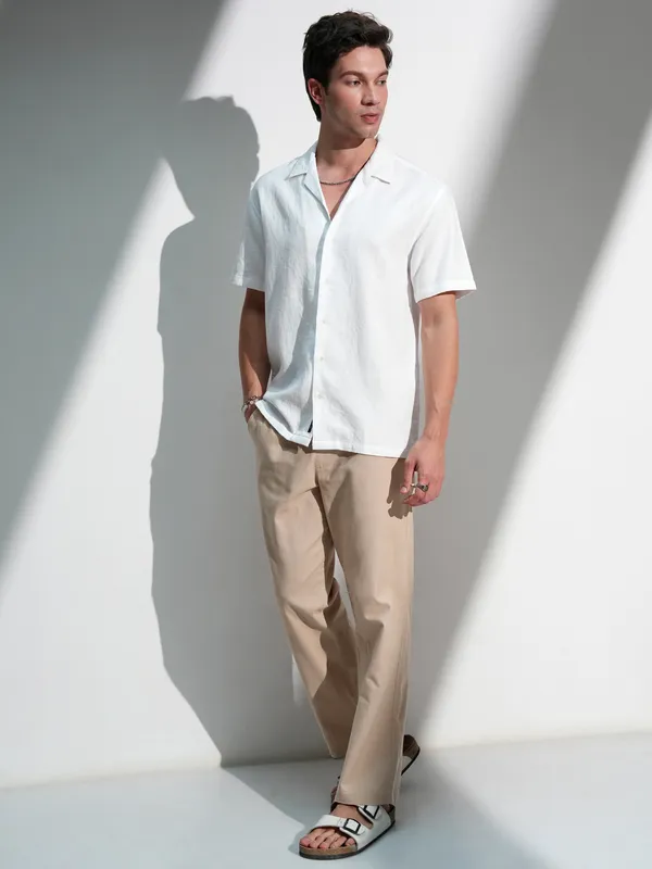 Locomotive Men White Textured Relaxed Fit Casual Shirt