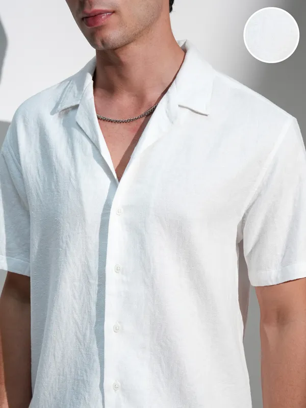 Locomotive Men White Textured Relaxed Fit Casual Shirt