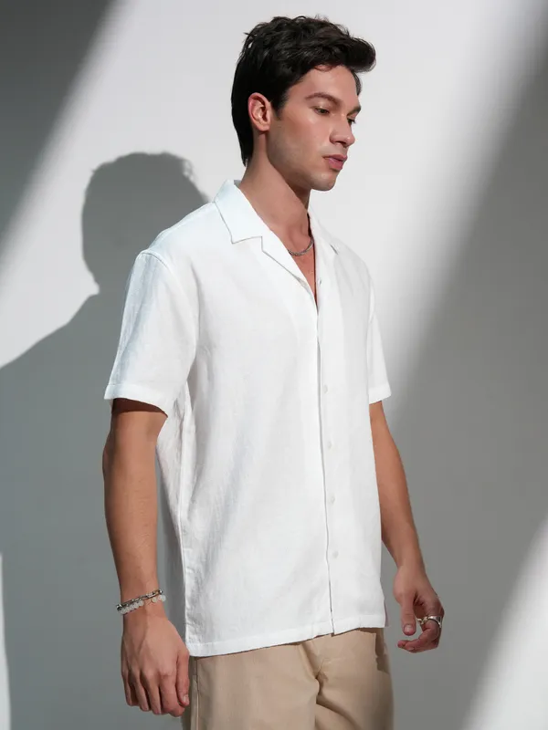 Locomotive Men White Textured Relaxed Fit Casual Shirt