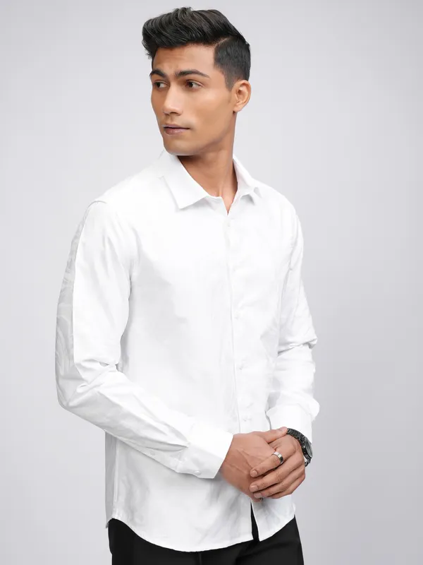 Locomotive Men White Self Design Slim Fit Casual Shirt