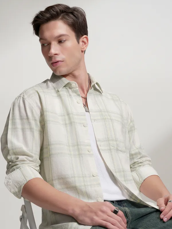 Locomotive Men Cream Checked Relaxed Fit Casual Shirt