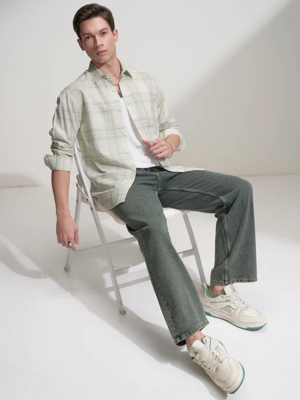 Locomotive Men Cream Checked Relaxed Fit Casual Shirt