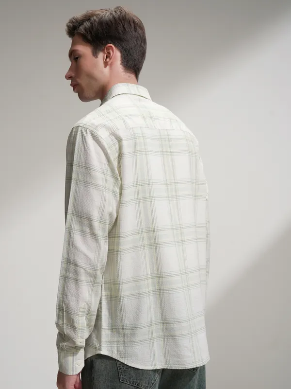 Locomotive Men Cream Checked Relaxed Fit Casual Shirt