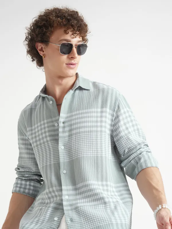 Locomotive Men Green Checked Relaxed Fit Casual Shirt