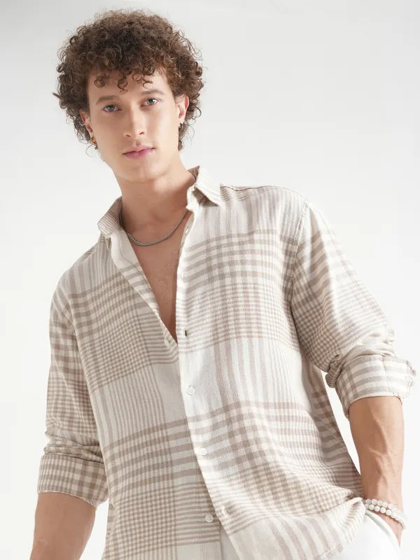 Locomotive Men Beige Checked Relaxed Fit Casual Shirt