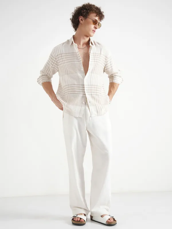 Locomotive Men Beige Checked Relaxed Fit Casual Shirt