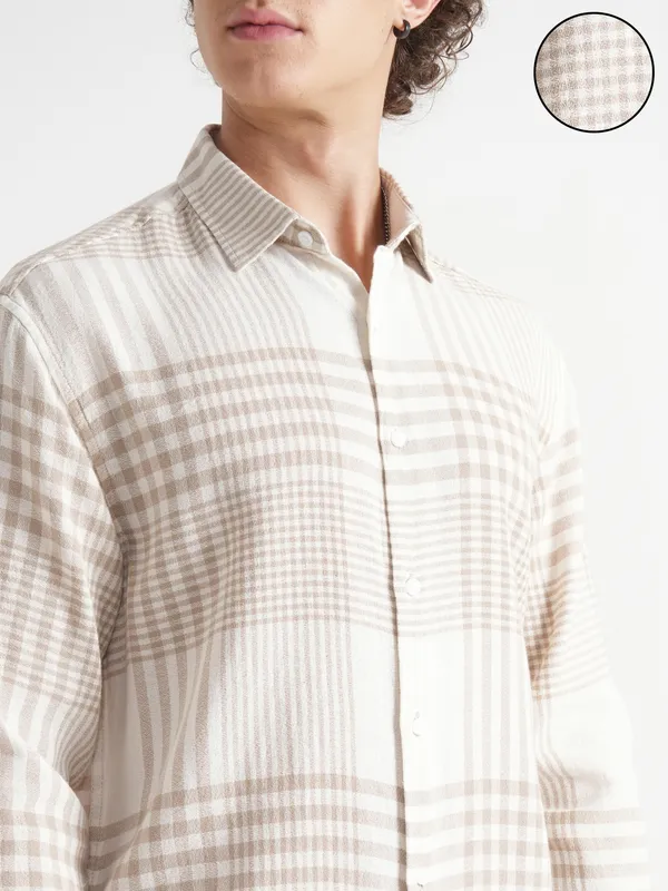 Locomotive Men Beige Checked Relaxed Fit Casual Shirt