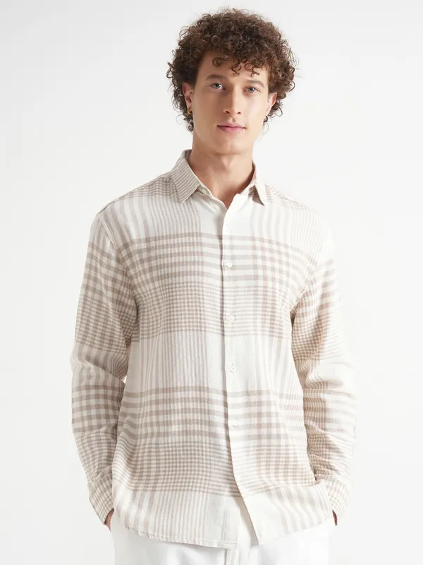 Locomotive Men Beige Checked Relaxed Fit Casual Shirt