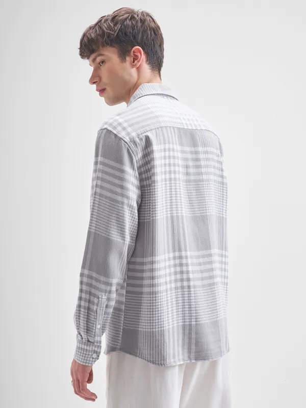 Locomotive Men Grey Checked Relaxed Fit Casual Shirt