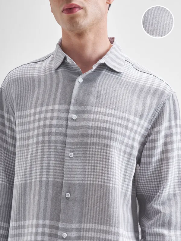 Locomotive Men Grey Checked Relaxed Fit Casual Shirt