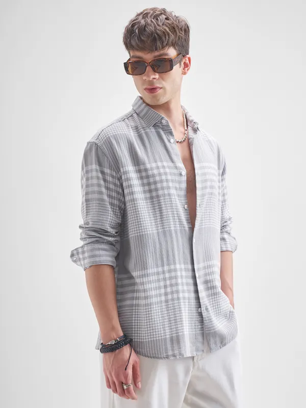 Locomotive Men Grey Checked Relaxed Fit Casual Shirt