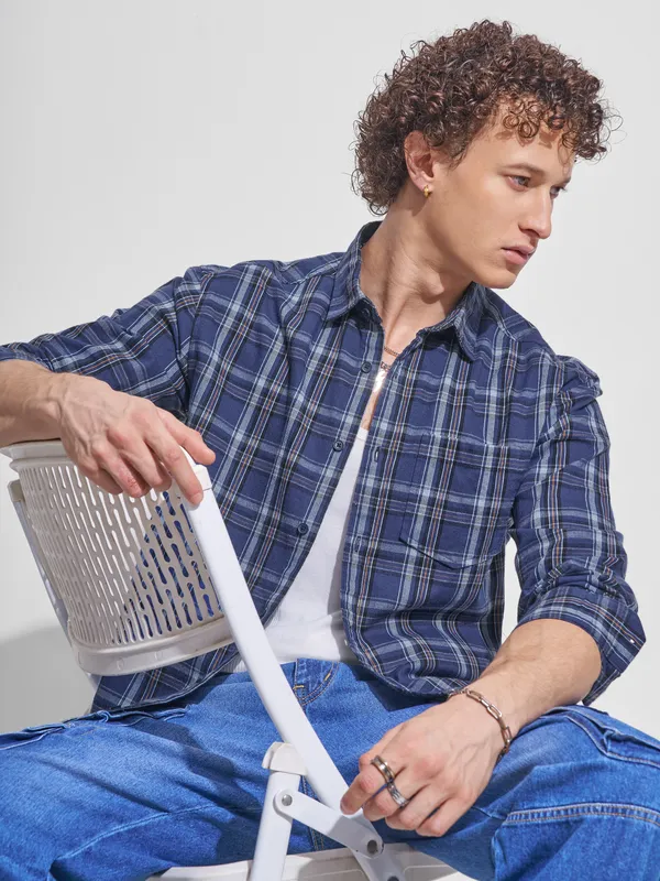 Locomotive Men Navy Blue Checked Relaxed Fit Casual Shirt