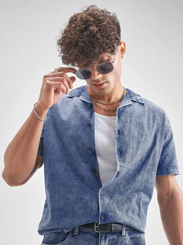 Locomotive Men Blue Self Design Relaxed Fit Casual Shirt