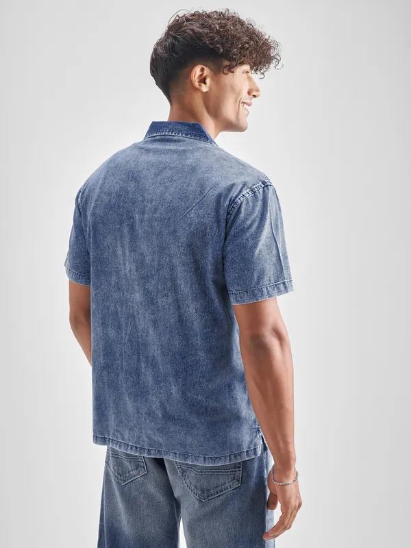 Locomotive Men Blue Self Design Relaxed Fit Casual Shirt