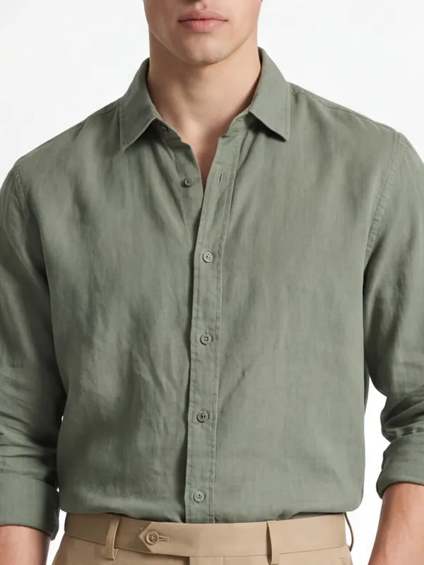 Locomotive Men Olive Solid Slim Fit Casual Shirt