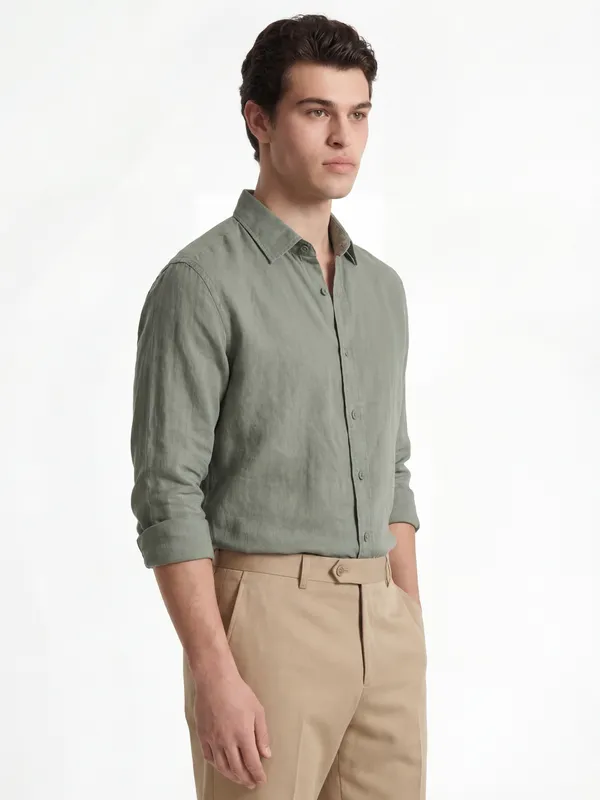 Locomotive Men Olive Solid Slim Fit Casual Shirt