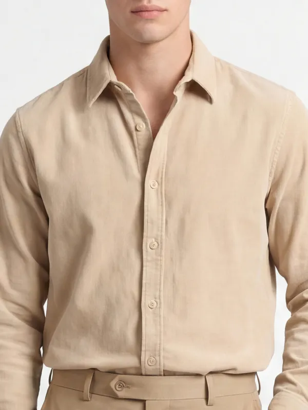Locomotive Men Beige Solid Slim Fit Casual Shirt