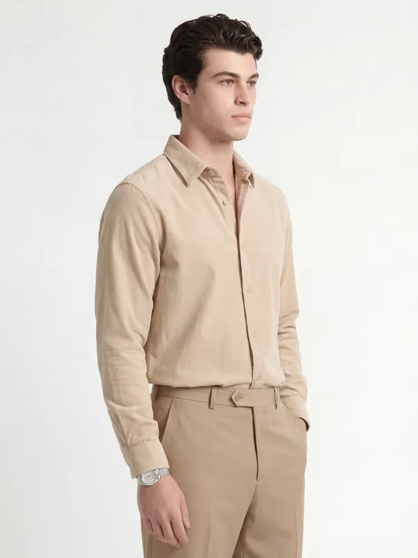 Locomotive Men Beige Solid Slim Fit Casual Shirt