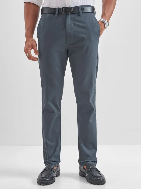 Locomotive Men Navy Blue Regular Fit Solid Chinos
