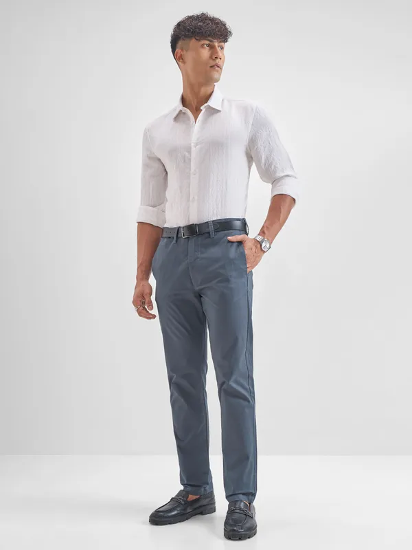 Locomotive Men Navy Blue Regular Fit Solid Chinos