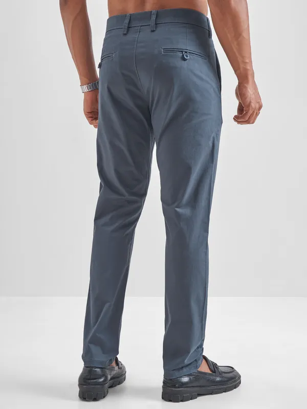 Locomotive Men Navy Blue Regular Fit Solid Chinos