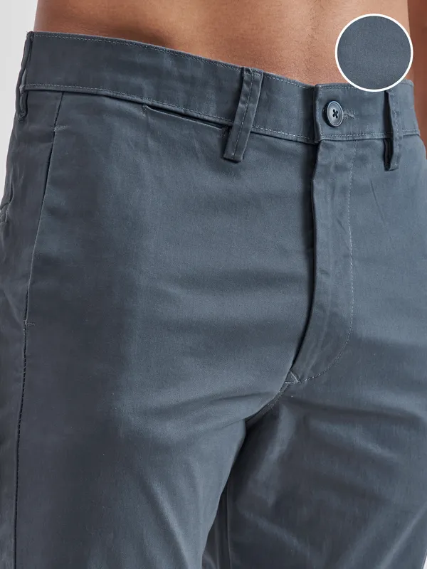 Locomotive Men Navy Blue Regular Fit Solid Chinos